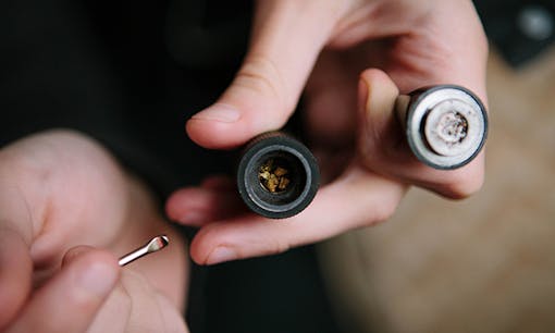 How does a cannabis vaporizer or vape pen work?