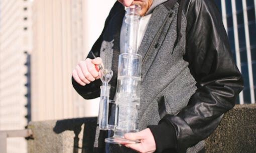 Water pipe (or bong) for smoking cannabis