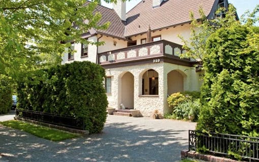 The Bacon Mansion bed and breakfast in Seattle, Washington