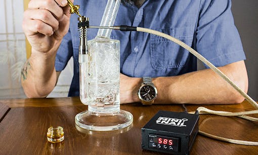 The MiniNail Electric Nail, or enail, for torchless dabbing