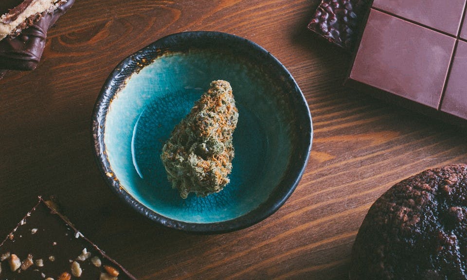 How to pair aphrodisiacs with cannabis image