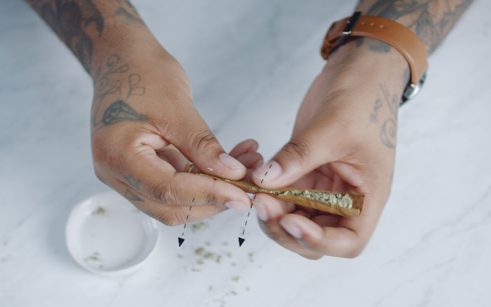 How to roll a blunt in 6 easy steps