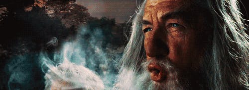 Gandolf soprando barcos de fumo