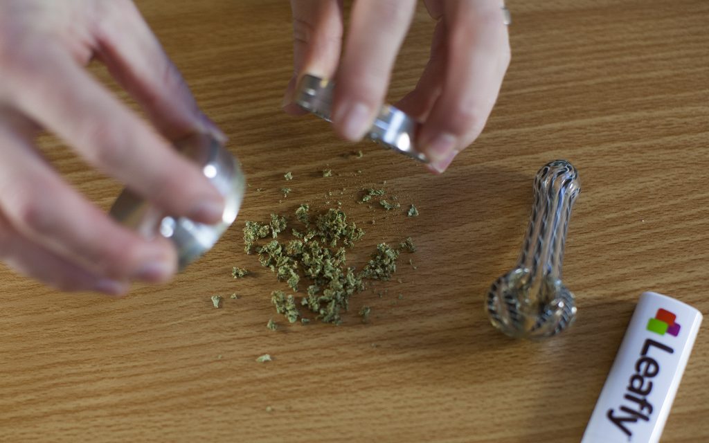 how to pack a weed bowl