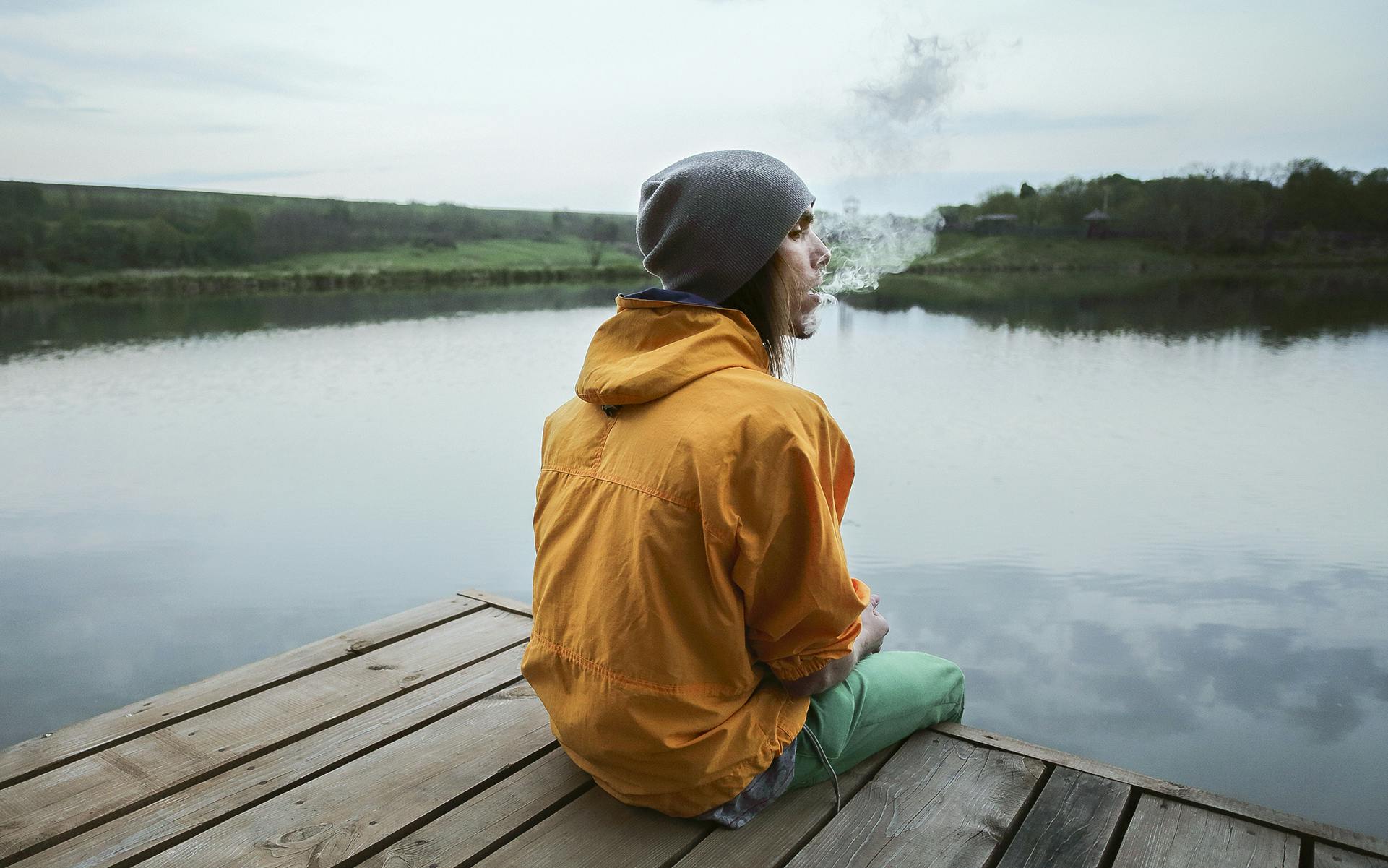 Side effects of cannabis smoking and secondhand smoke image