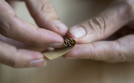 Wie Sie einen Filter oder eine Krücke für Ihr Gelenk herstellen: Fügen Sie so viele Falten hinzu, wie Sie möchten