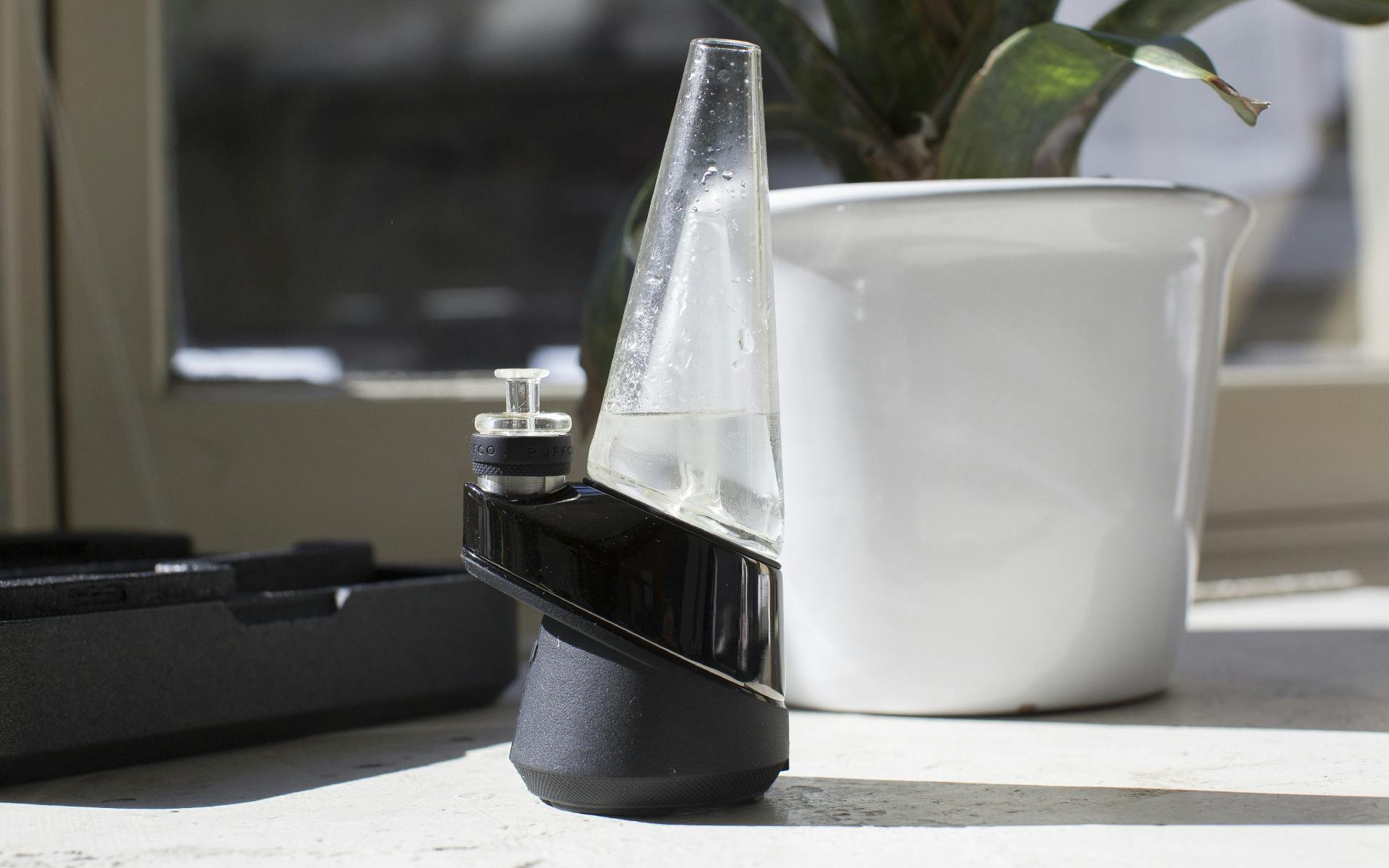 The Avid Dabber: Dabbing With the Puffco Peak image