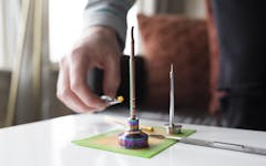 Oil for dabs is extracted from dried marijuana flowers