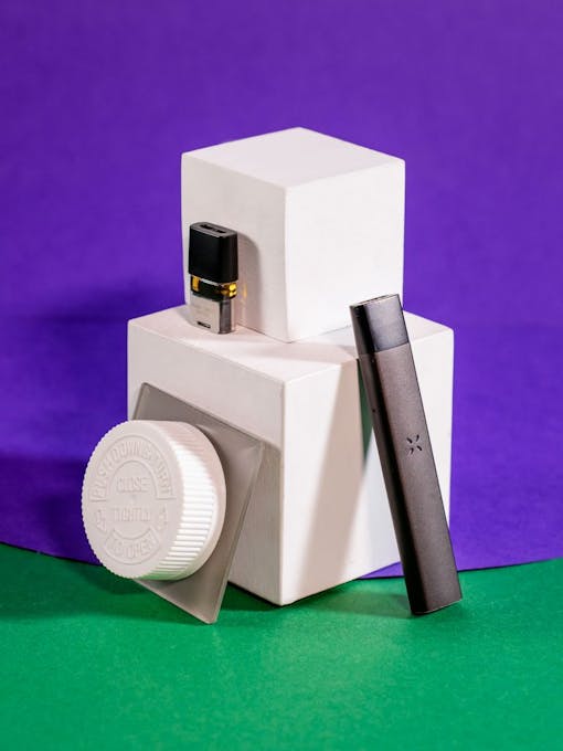 The PAX Era pod system in legal states. (Grant Hindsley for Leafly)