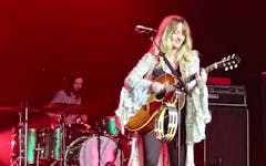 Margot Price stomps out a jam at the Emerald Cup 2018, where she launched Pineapple Wonder. (David Downs/Leafly)