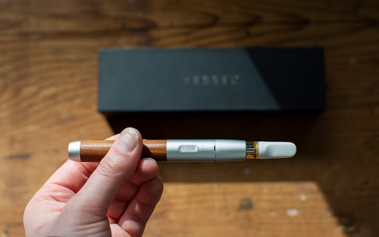 Hands-On With the Vessel Luxury Vape Pen Battery image