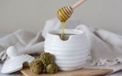 cannabis-infused honey