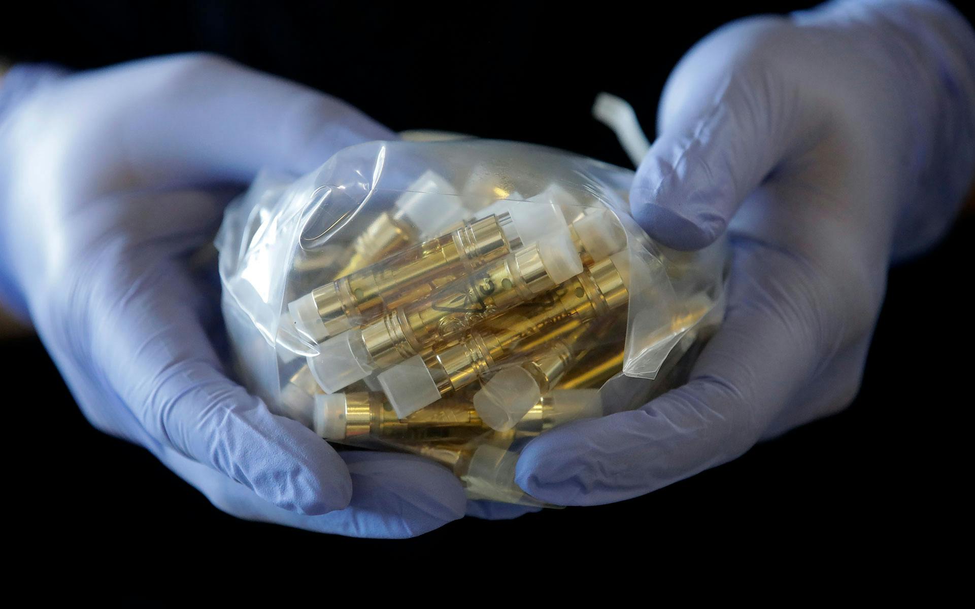 Next step in vape cart crisis: Lawsuits, and lots of 'em image