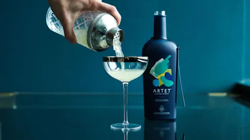 Pinkies up! (Courtesy Artet)