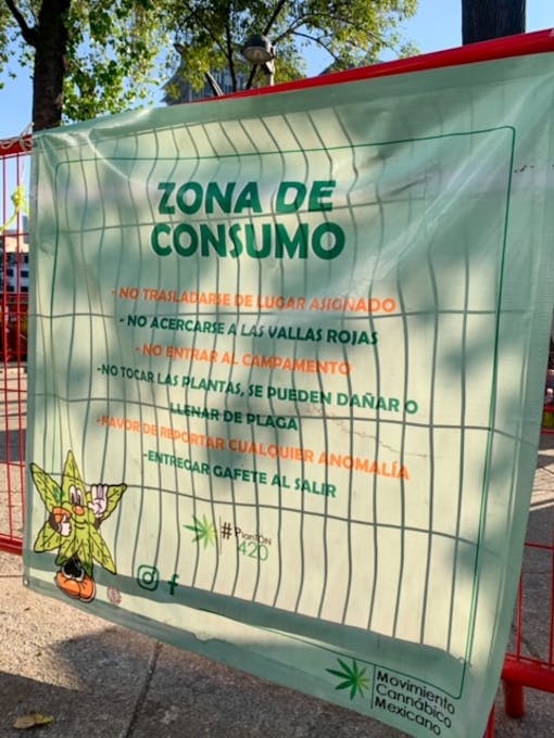 A photo of the rules for consumption inside Planton 420