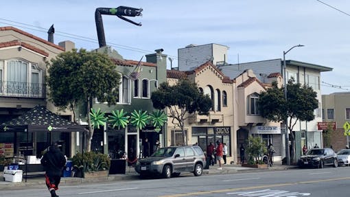 Doors opened at 8 a.m. on the west coast Tuesday and the crowds were ready. (David Downs/Leafly)