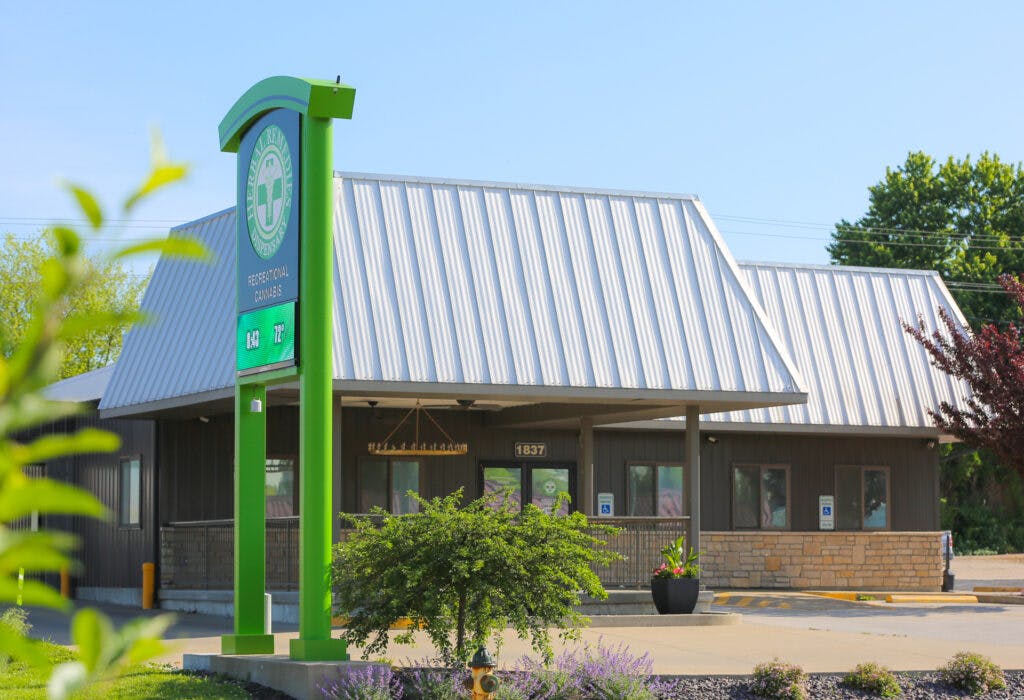 Great dispensaries to shop at in Illinois 2021 Leafly