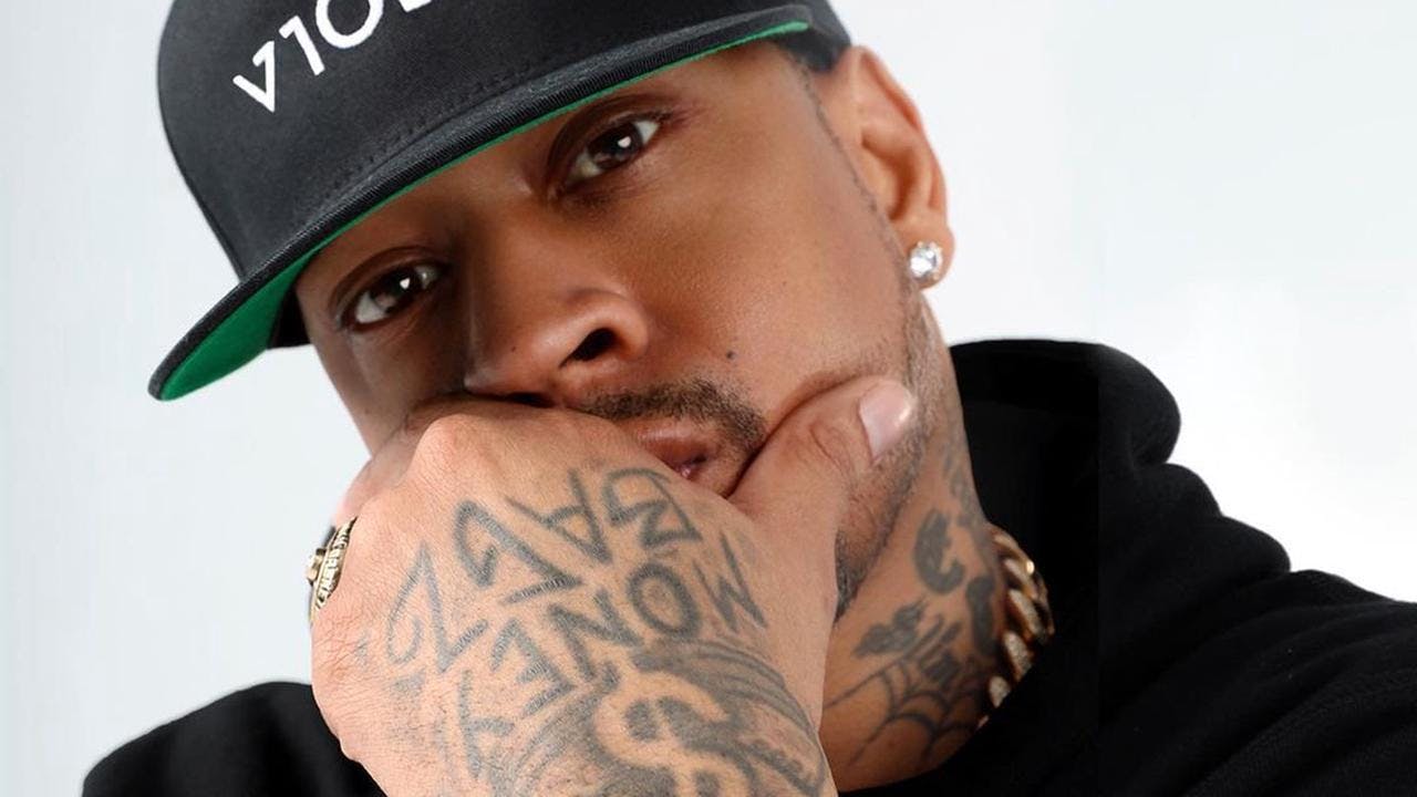 Allen Iverson finally gets his flowers image