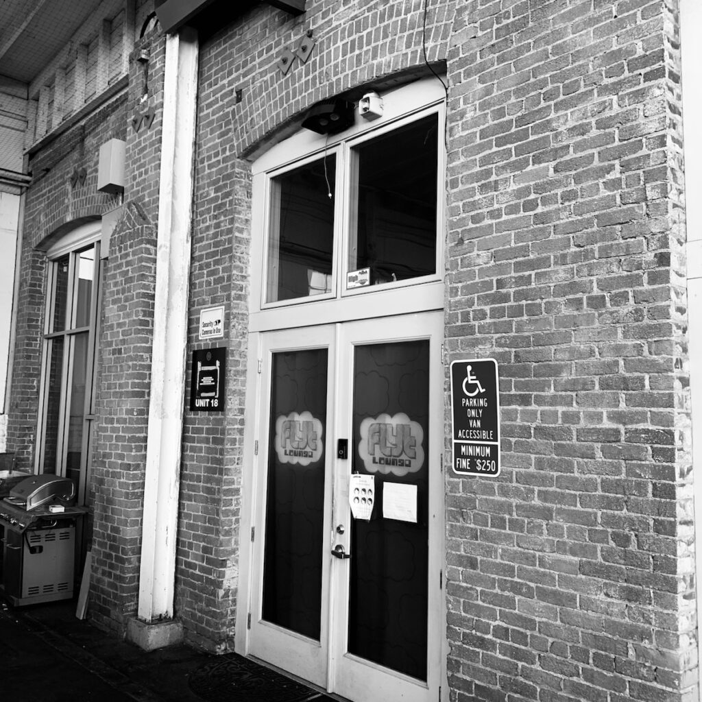 Blue Tree sub-leases a room in the back of a cannabis lounge closed due to COVID. (David Downs/Leafly)