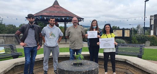 photo-of-irish-medical-cannabis-activists-with-signs