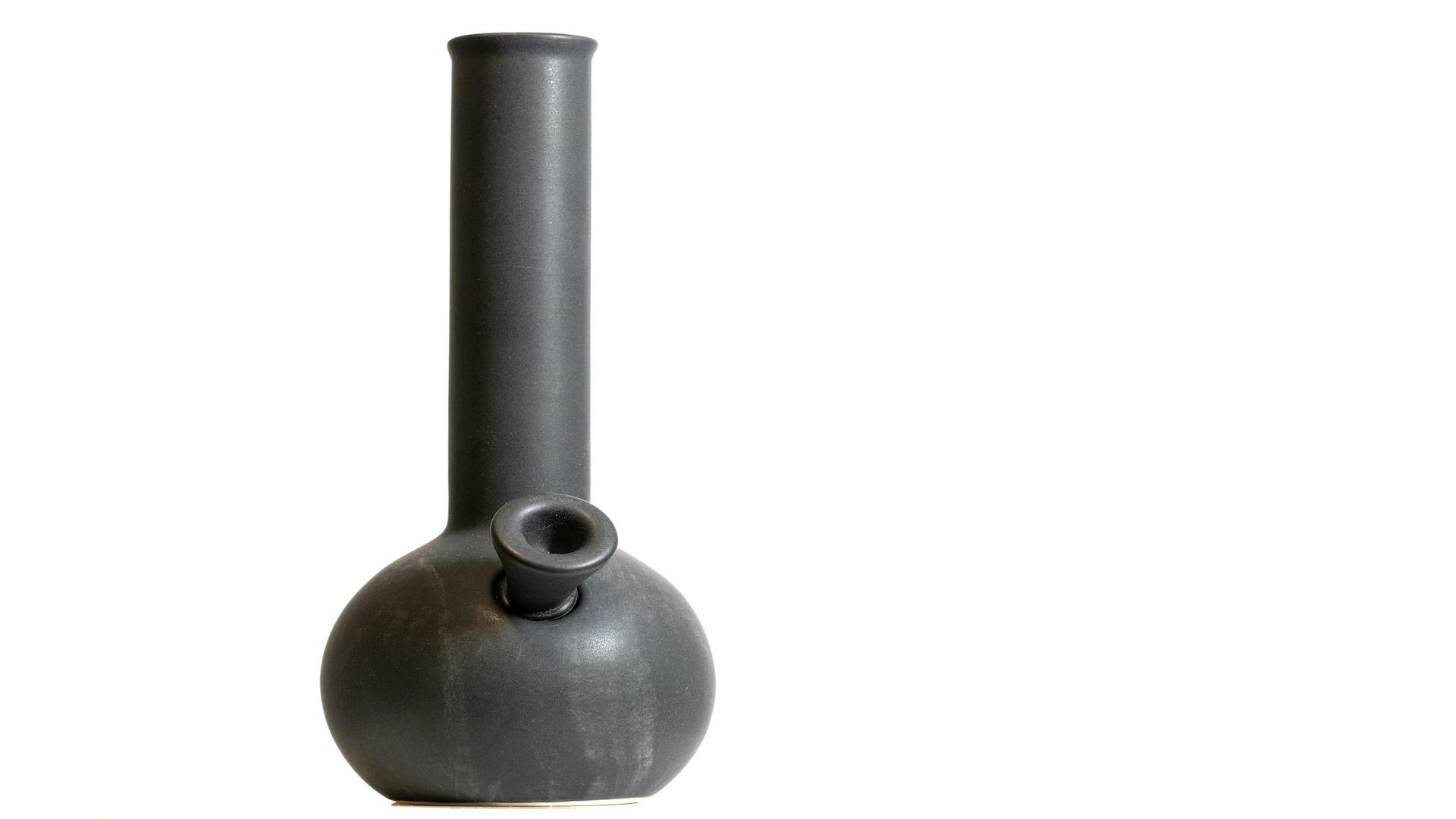 What is a bong? image