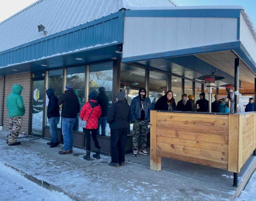 photo-of-long-line-outside-Missoula-weed-store