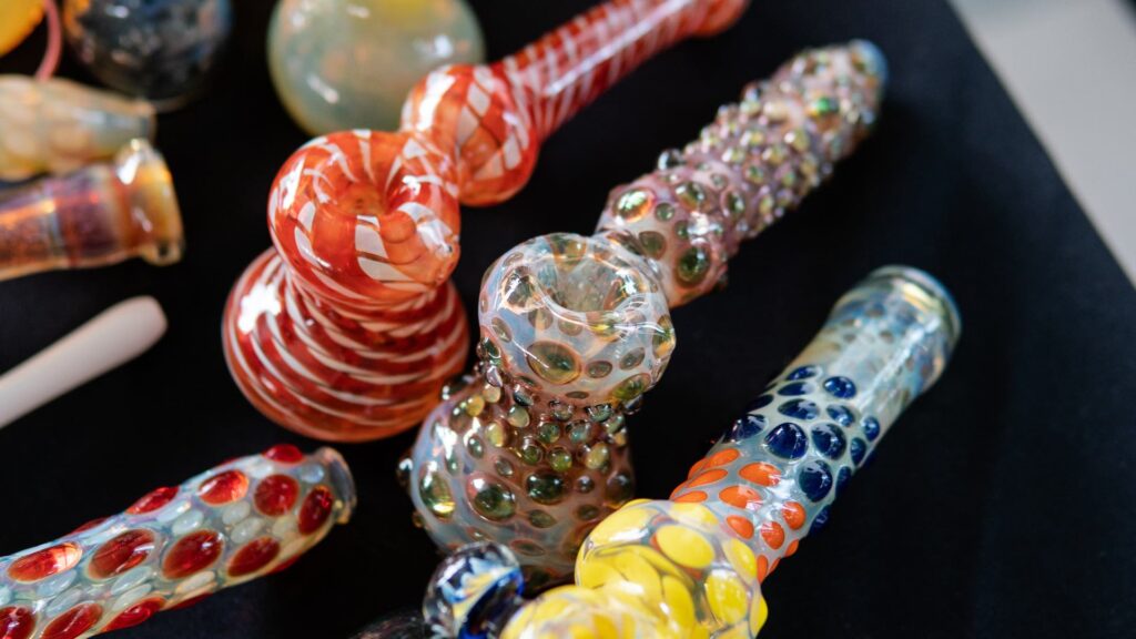 What is a glass weed pipe? | Leafly