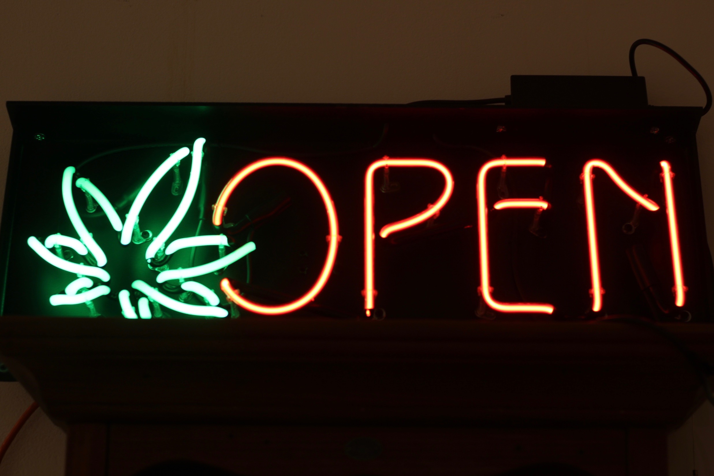 Legales Cannabis in New York ist jetzt in der Kunstgalerie Legacy NYC erhältlich, die Gästen MRTA-konformes Gras schenkt. (Leafly / Megan Schmidt)