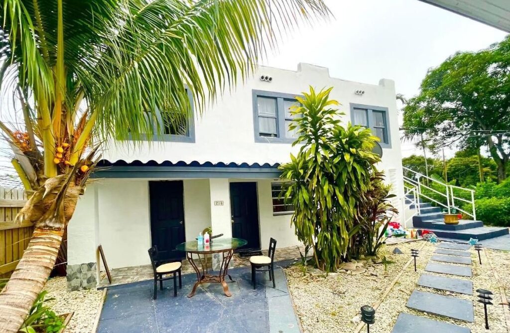 This 420-friendly BNB in Miami could see increased demand as more pharmacies pop up across the city. (Courtesy of Vibesbnb)