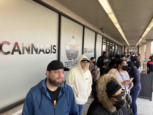 Zen-Leaf-line-in-Elizabeth