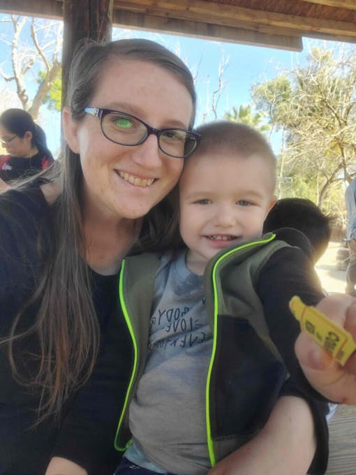 photo-of-Lindsay-Ridgell-with-son-Silas