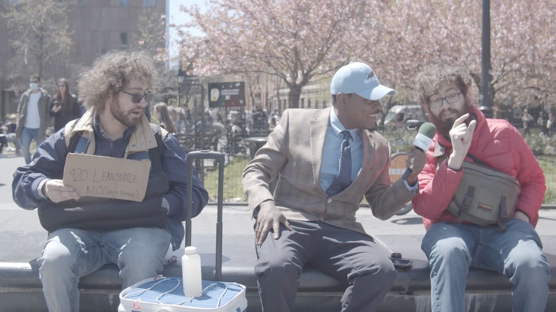 New Yorker Männer diskutieren über Legalisierung und Lieblingssorten.  (Jon Bain / Leafly)