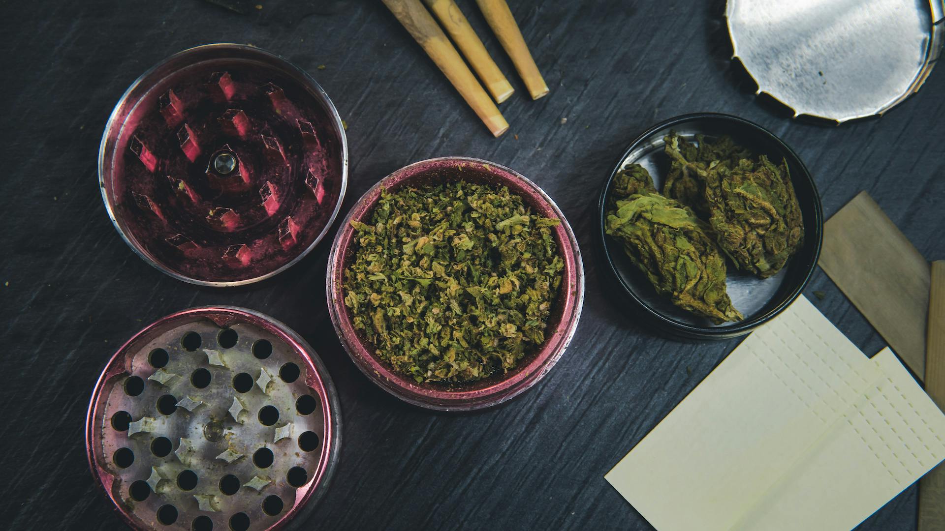 On the grind: Best weed grinders for bowls and blunts image