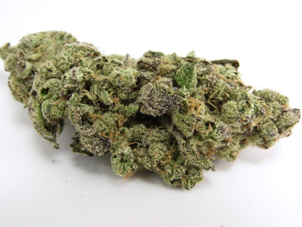 Weed that smells like root beer, creamsicles, cake, candy, or permanent marker? All in style for Independence Day 2022. Top Cannarado Spritzer. (David Downs/Leafly)