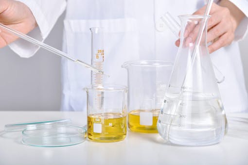 Oil dropping, Chemical reagent mixing, Laboratory and science experiments, Formulating the chemical for medical research, Quality control of petroleum industry products concept.