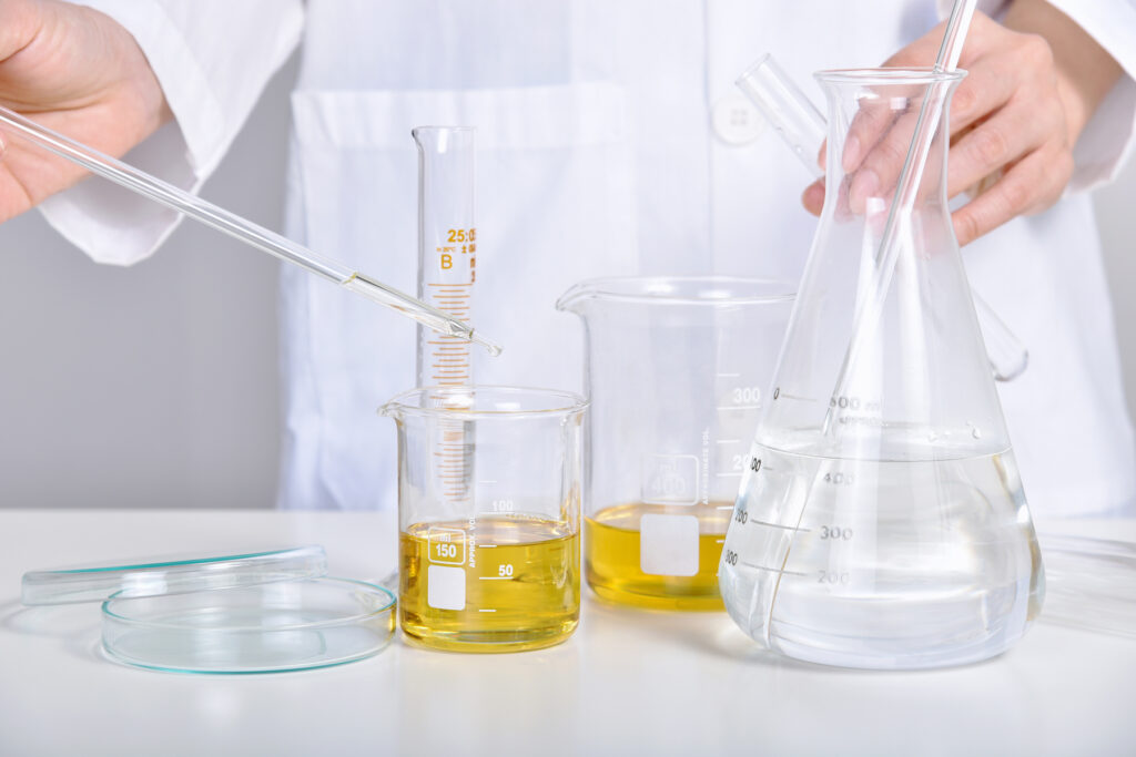 Oil dripping, chemical reagent mixing, laboratory and science experiments, formulating the chemical for medical research, quality control of petroleum industry products.