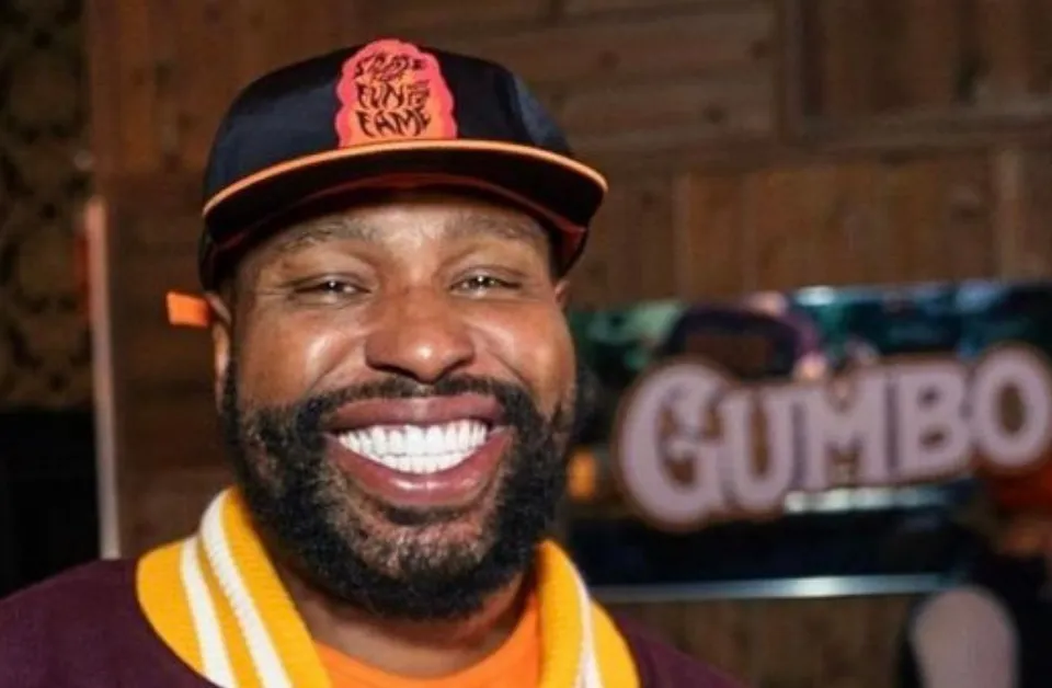 Luka Brazi shows off his pearly white at a 2021 GUMBO event.(AllHipHop.com)