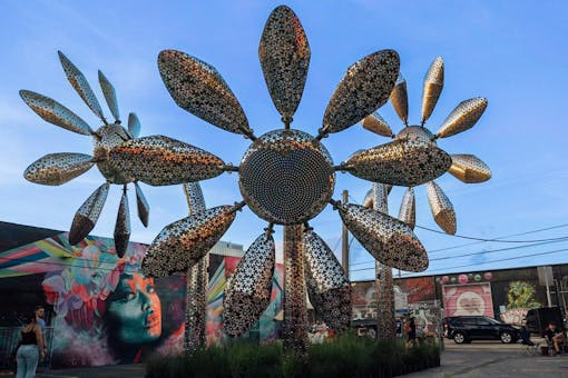 (”Superbloom” statue by Feral Studios, Inc. Photo courtesy of Scoochlifestyle.)