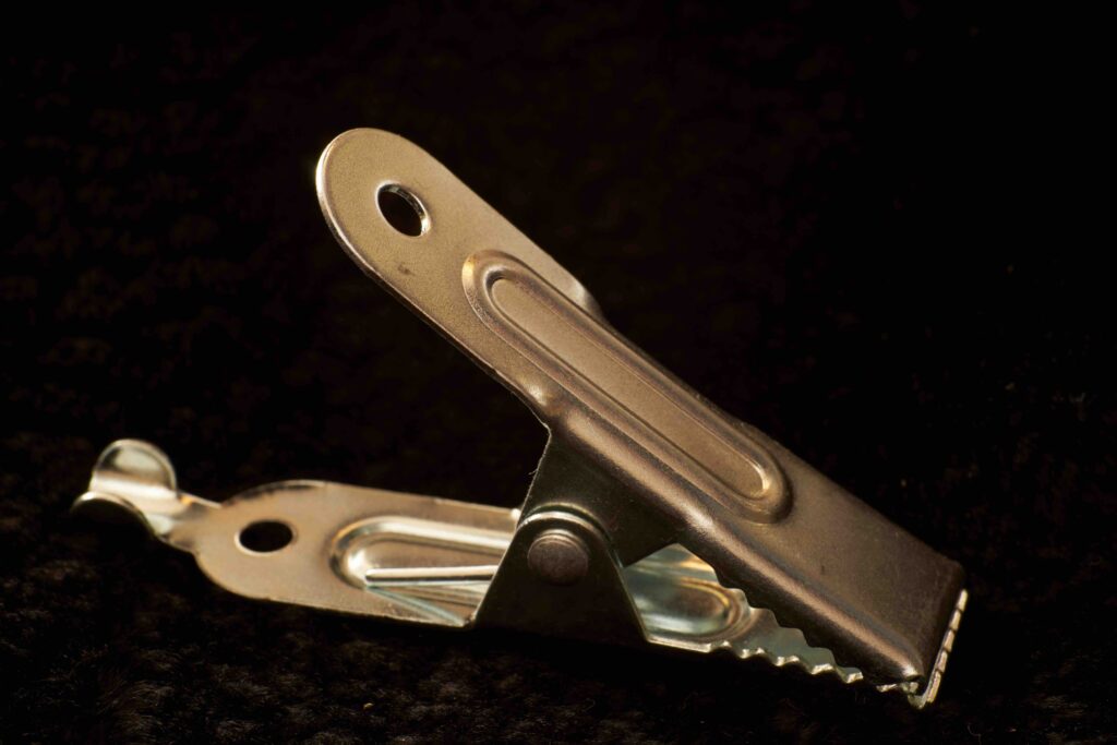 Krokodilklemme-auch-bekannt-als-Roach-Clip