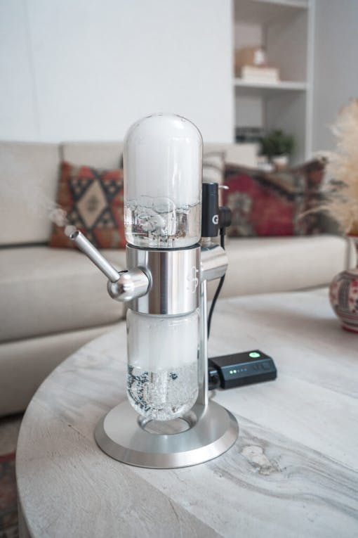 (Stundenglass party dabs like it’s 2023. Courtesy Stundenglass)