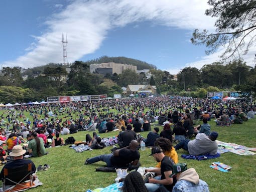 Hippie Hill 2022. Several thousand are expected this year. (David Downs/Leafly)