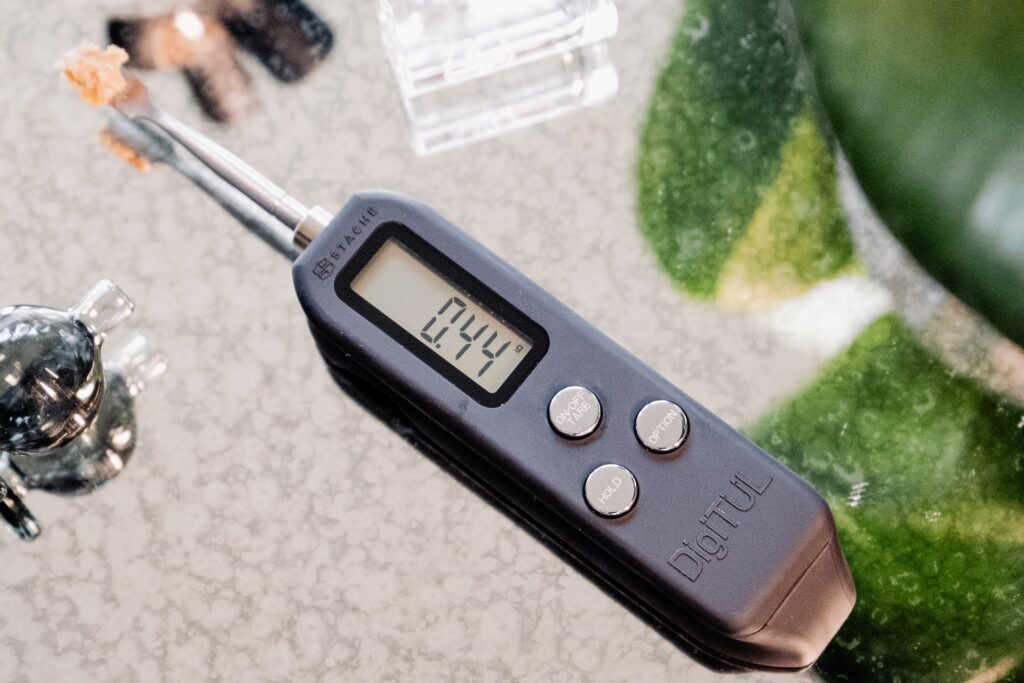 The DigiTül weighs out hash for dabs and the like. (decency