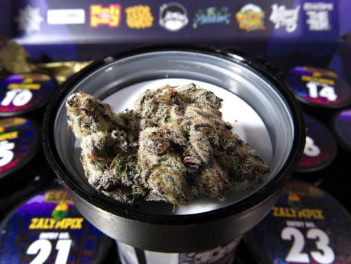 The Zalympix California 2023 box. (David Downs/Leafly)