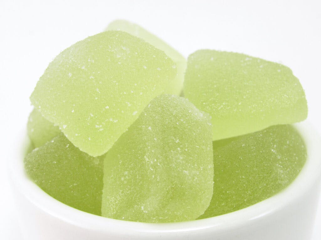 Echte Harzgurken-Serrano-Mango-Gummis. (David Downs/Leafly)