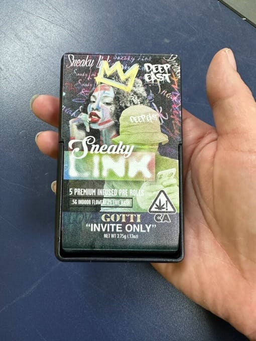 Deo Farms x HolyWater Sneaky Link. (Jiimi Devine)