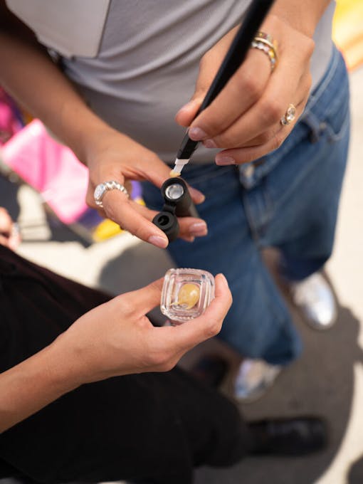 Dabs and drops go in, strong steam comes out. (Courtesy of Puffco)