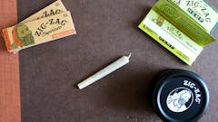 Zig-Zag rolling papers.